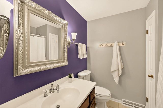 1542 Comanche Glen, Madison, WI 53704