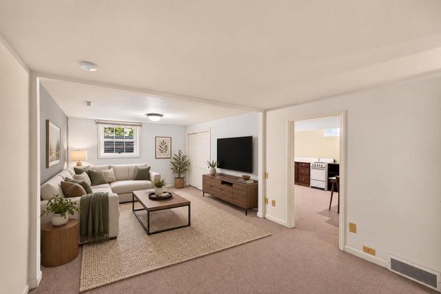 1542 Comanche Glen, Madison, WI 53704