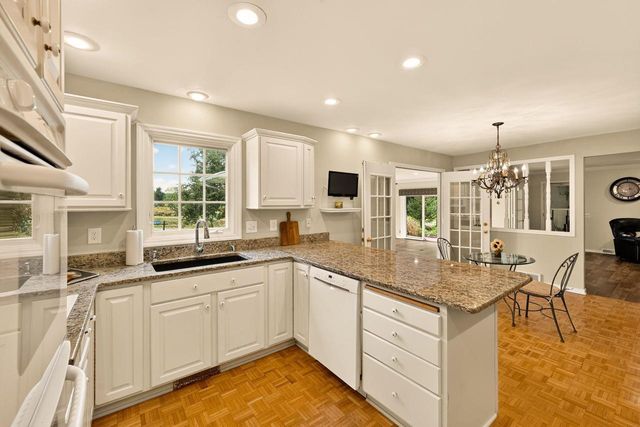 1542 Comanche Glen, Madison, WI 53704