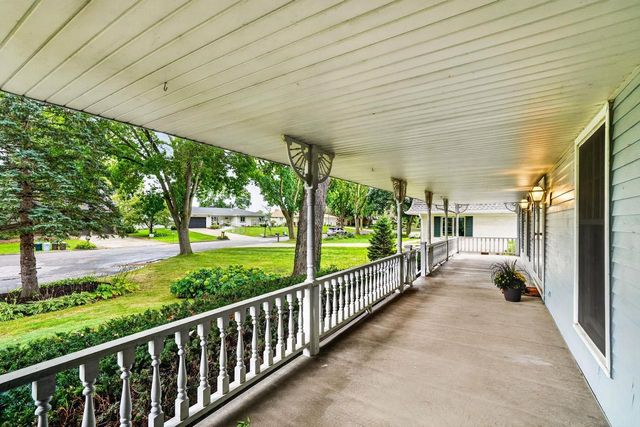1542 Comanche Glen, Madison, WI 53704