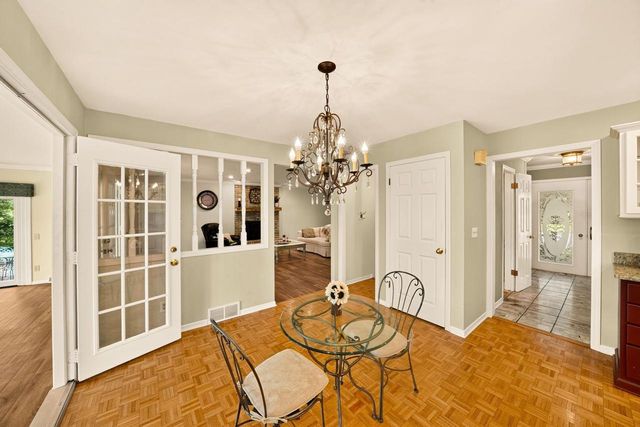 1542 Comanche Glen, Madison, WI 53704