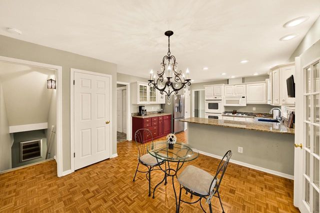 1542 Comanche Glen, Madison, WI 53704