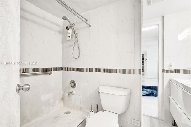 251 174th St 614, Sunny Isles Beach, FL 33160