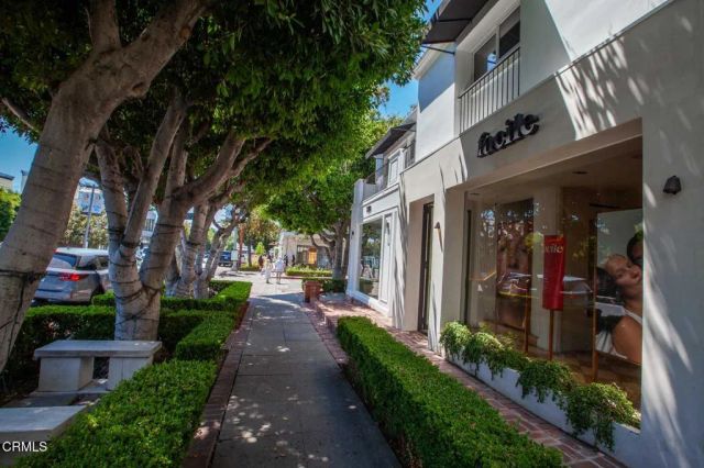 750 N Kings Road 117, West Hollywood, CA 90069