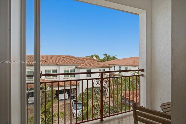 11621 SW 13th Court, Pembroke Pines, FL 33025
