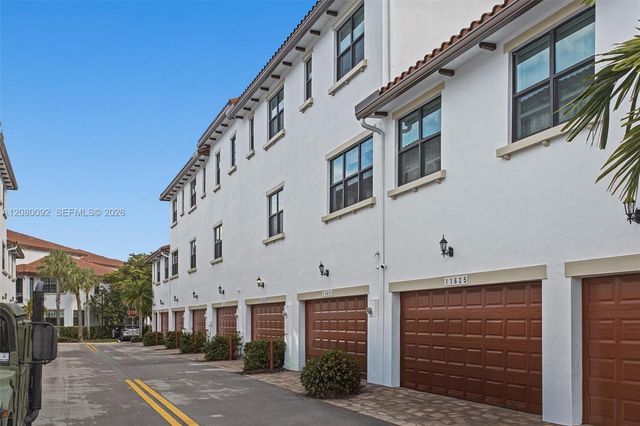 11621 SW 13th Court, Pembroke Pines, FL 33025