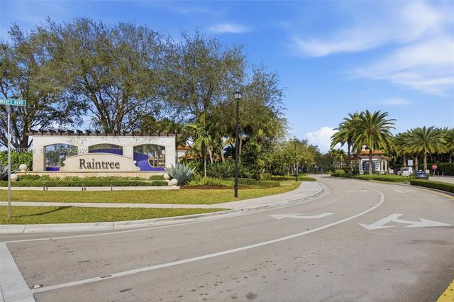 11621 SW 13th Court, Pembroke Pines, FL 33025