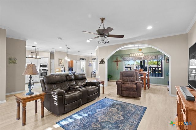 80 Hunters Way, Victoria, TX 77904