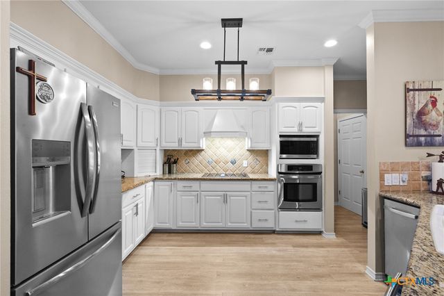 80 Hunters Way, Victoria, TX 77904