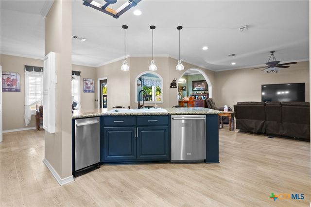 80 Hunters Way, Victoria, TX 77904