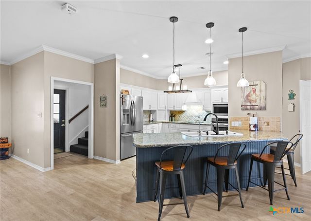 80 Hunters Way, Victoria, TX 77904