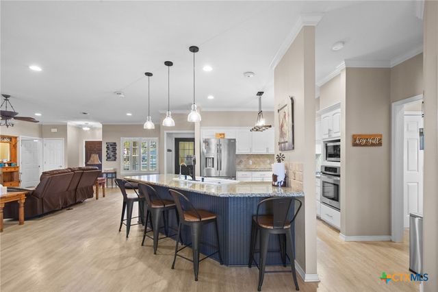 80 Hunters Way, Victoria, TX 77904