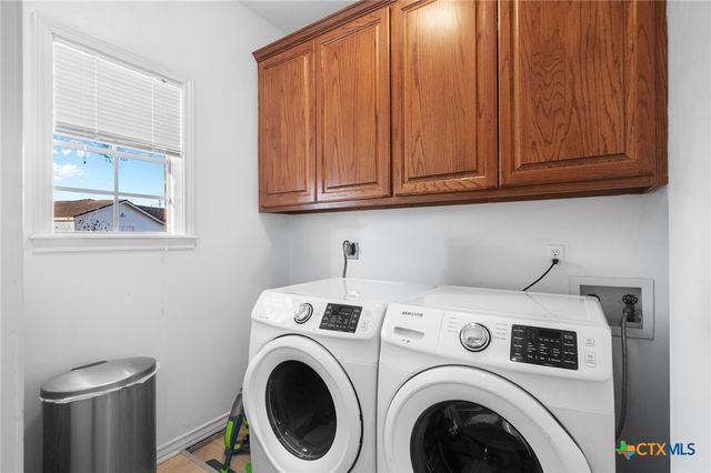 80 Hunters Way, Victoria, TX 77904