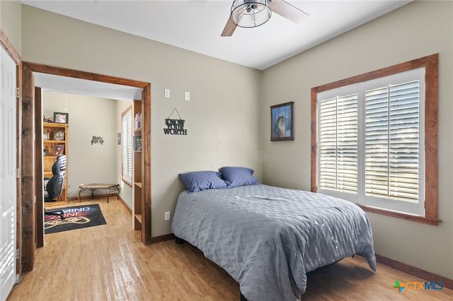 80 Hunters Way, Victoria, TX 77904