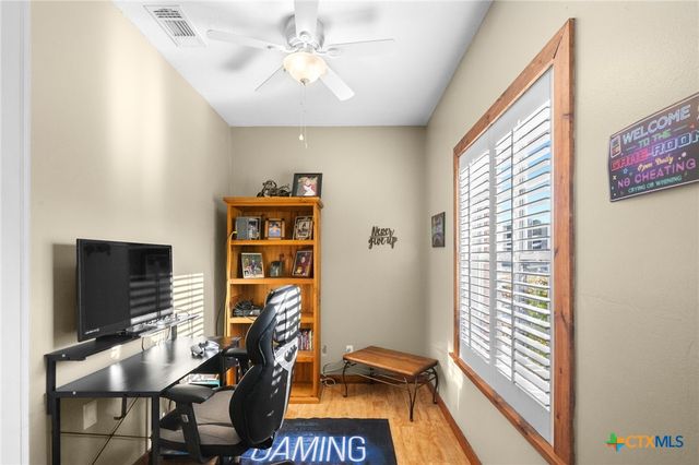 80 Hunters Way, Victoria, TX 77904