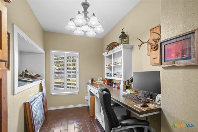 80 Hunters Way, Victoria, TX 77904