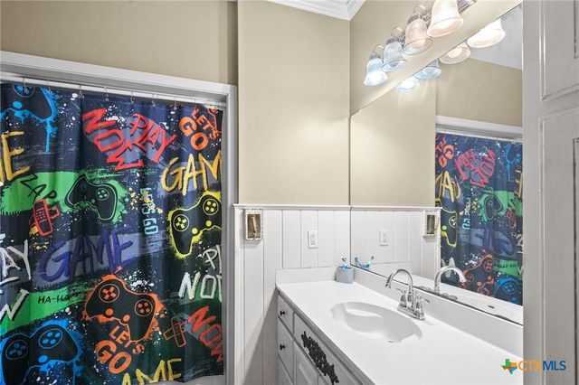 80 Hunters Way, Victoria, TX 77904