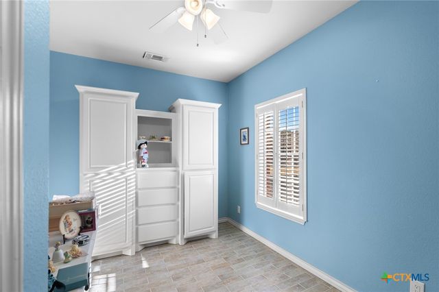 80 Hunters Way, Victoria, TX 77904