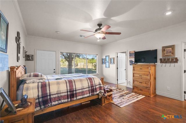 80 Hunters Way, Victoria, TX 77904