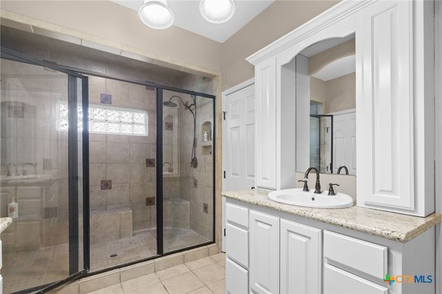 80 Hunters Way, Victoria, TX 77904