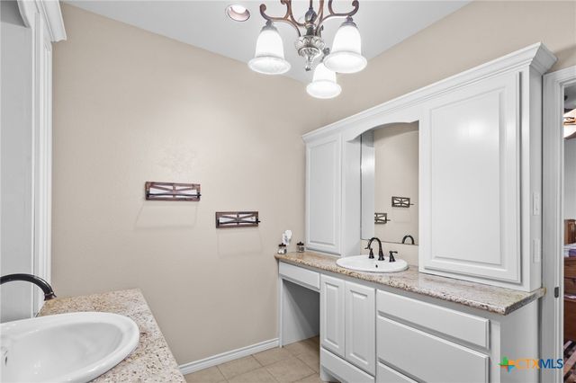 80 Hunters Way, Victoria, TX 77904