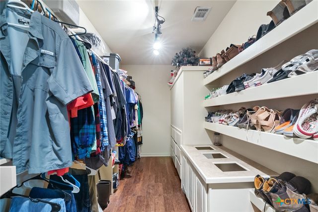 80 Hunters Way, Victoria, TX 77904