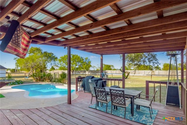 80 Hunters Way, Victoria, TX 77904