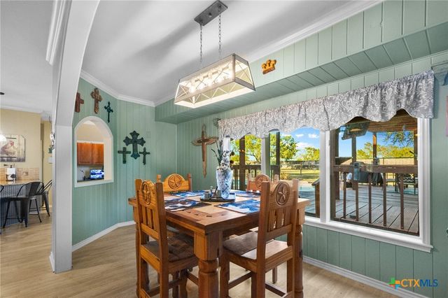 80 Hunters Way, Victoria, TX 77904