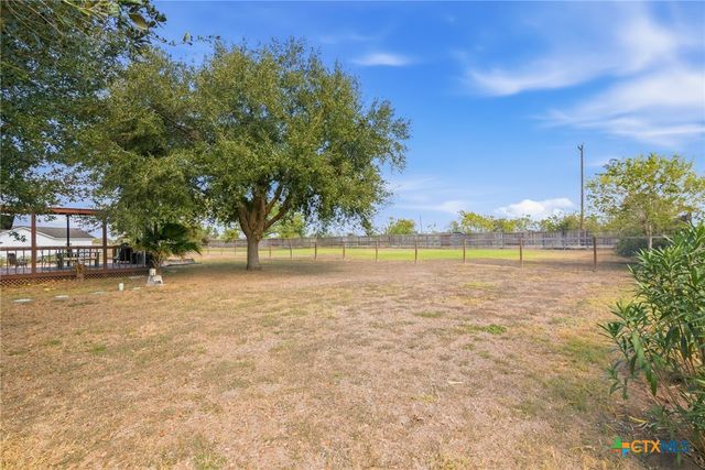 80 Hunters Way, Victoria, TX 77904