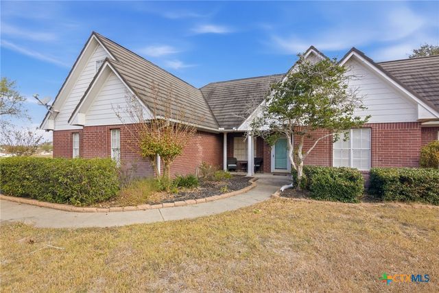 80 Hunters Way, Victoria, TX 77904