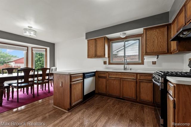 1776 Hillman Drive, Troy, MI 48083