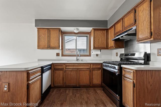 1776 Hillman Drive, Troy, MI 48083