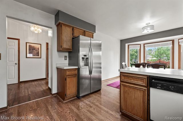 1776 Hillman Drive, Troy, MI 48083