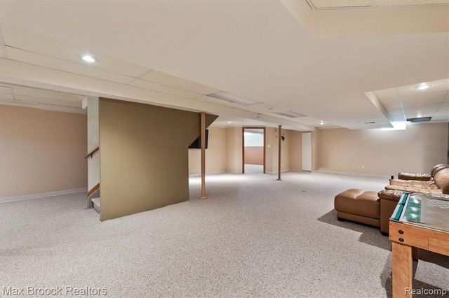 1776 Hillman Drive, Troy, MI 48083