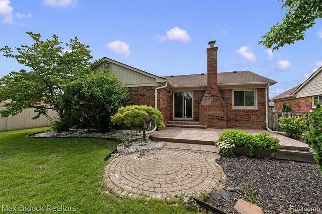 1776 Hillman Drive, Troy, MI 48083