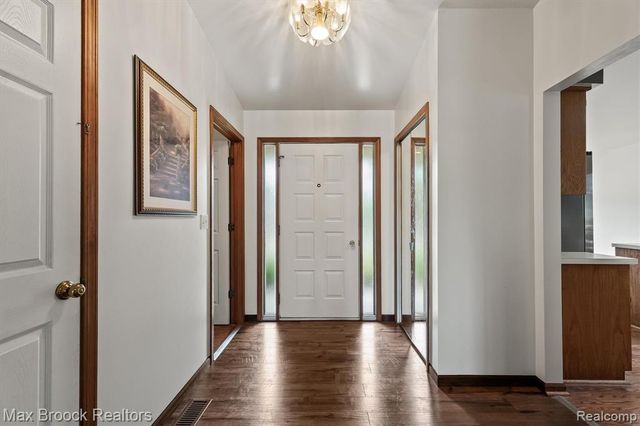 1776 Hillman Drive, Troy, MI 48083
