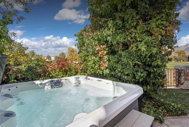 9909 Barrinson NE, Albuquerque, NM 87111