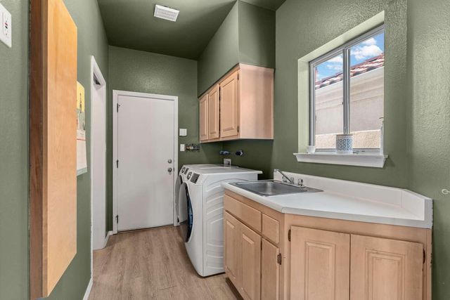 9909 Barrinson NE, Albuquerque, NM 87111