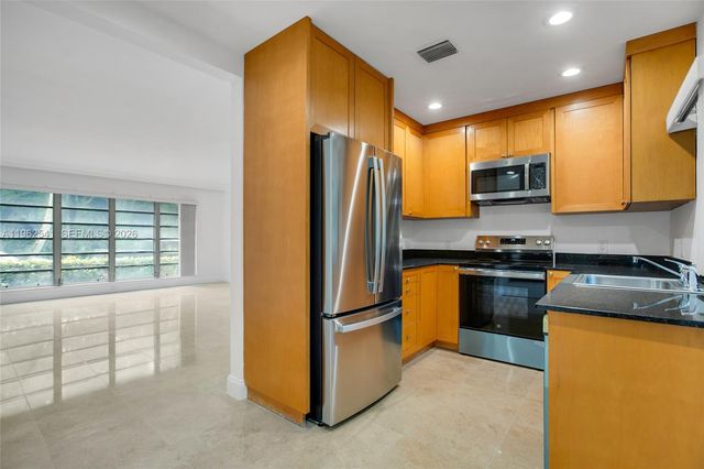 50 Park Dr 5, Bal Harbour, FL 33154