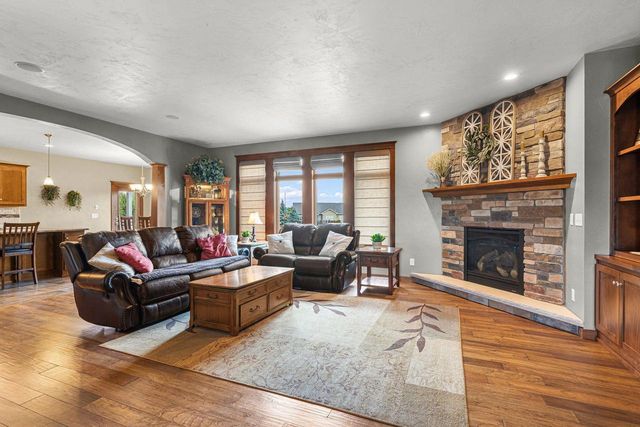 647 RUSCH DRIVE, Combined Locks, WI 54113