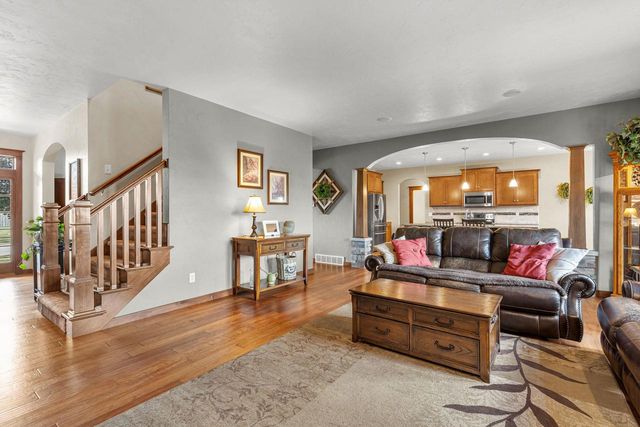 647 RUSCH DRIVE, Combined Locks, WI 54113