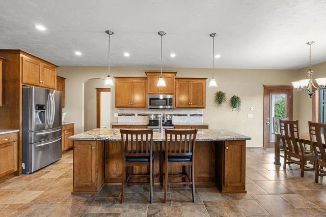 647 RUSCH DRIVE, Combined Locks, WI 54113