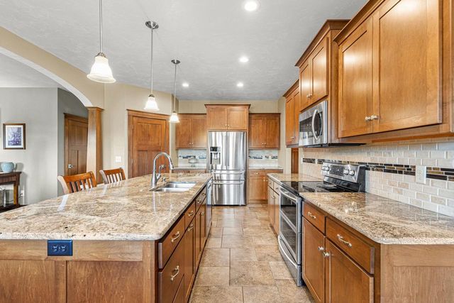 647 RUSCH DRIVE, Combined Locks, WI 54113