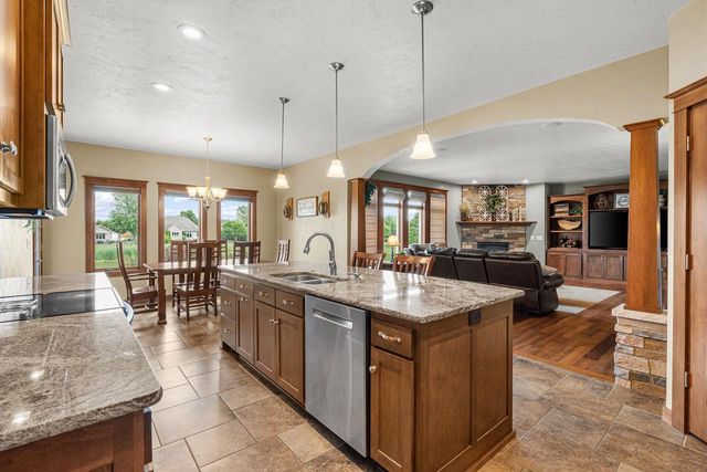 647 RUSCH DRIVE, Combined Locks, WI 54113