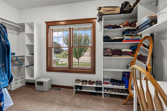 647 RUSCH DRIVE, Combined Locks, WI 54113