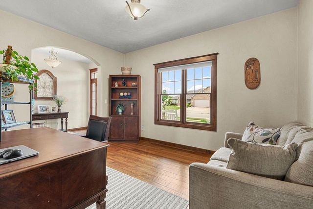 647 RUSCH DRIVE, Combined Locks, WI 54113