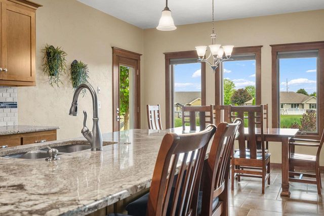 647 RUSCH DRIVE, Combined Locks, WI 54113