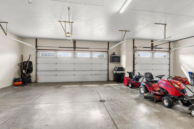 647 RUSCH DRIVE, Combined Locks, WI 54113