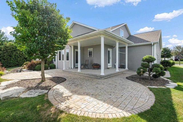 647 RUSCH DRIVE, Combined Locks, WI 54113
