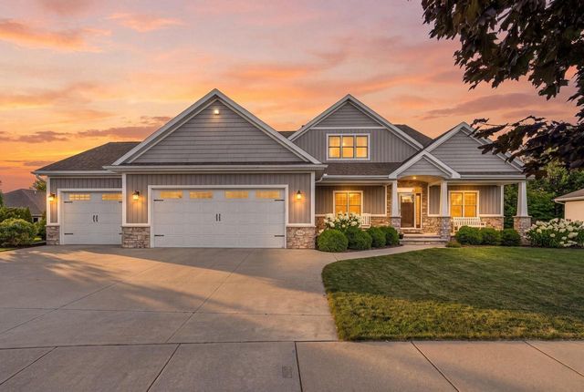 647 RUSCH DRIVE, Combined Locks, WI 54113